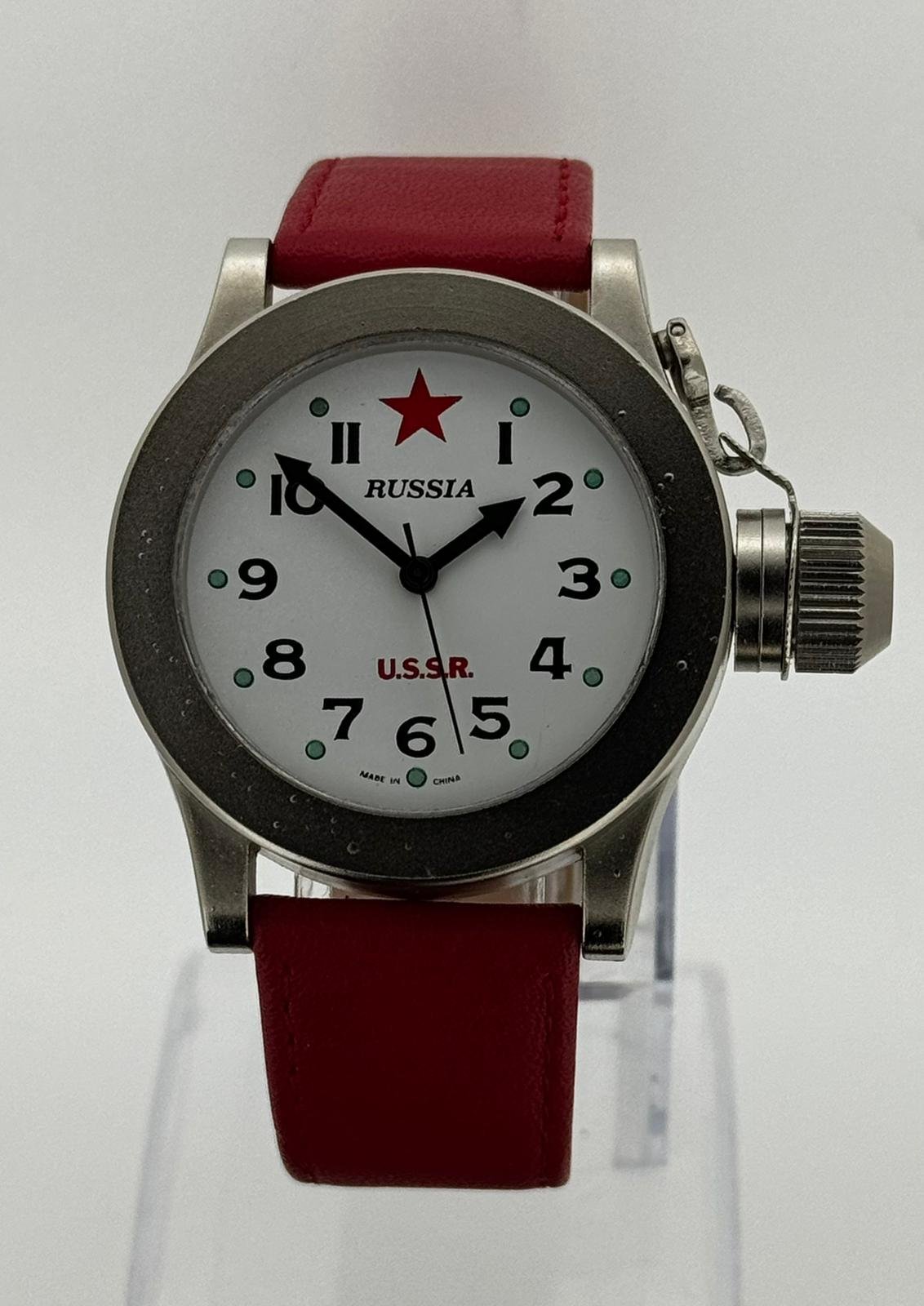 Reloj de pulsera con diseño inspirado en Rusia y la URSS.