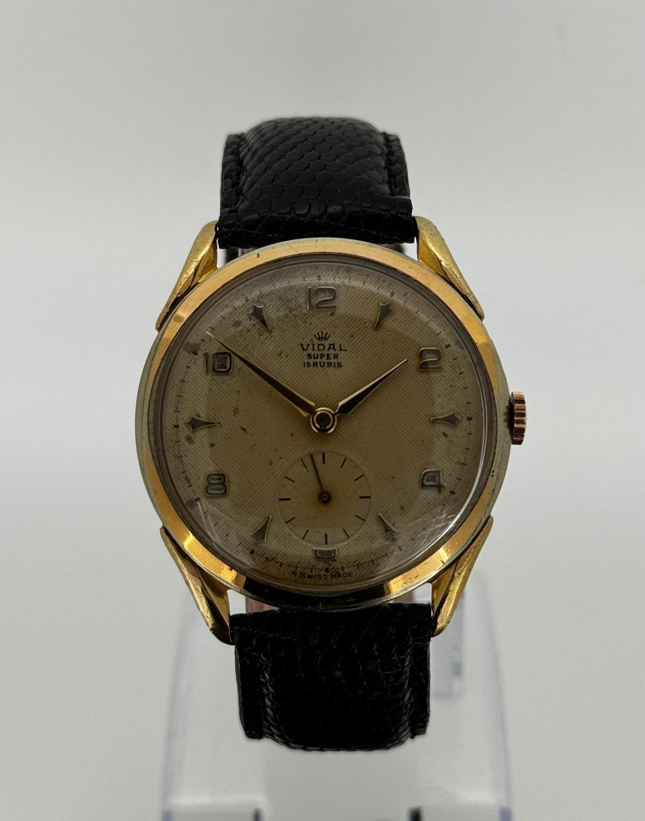 Reloj de pulsera Vidal Super con 15 rubíes y correa de piel negra.